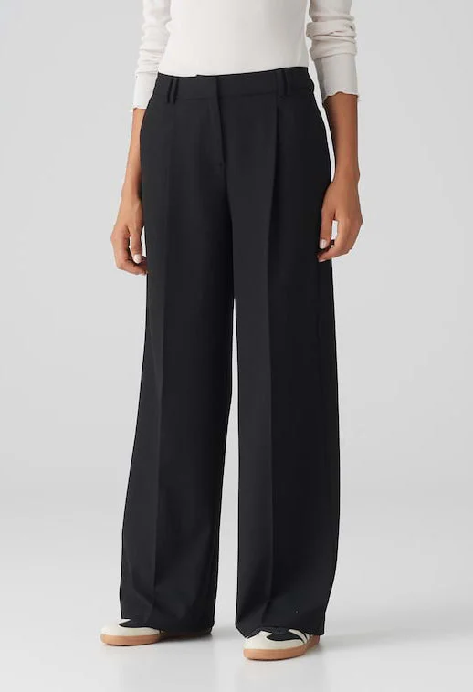 Jeans with a classic five-pocket design and added stretch for ease of movementMariena Wide Leg Trousers