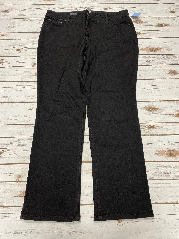 Stretch denim jeans with a fitted waist and loose legs for a comfortable and flattering fitJeans Straight By St Johns Bay In Black Denim, Size: 18