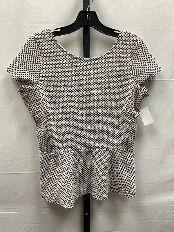 Boutique women's topsBlack & White Top Short Sleeve Banana Republic, Size 10